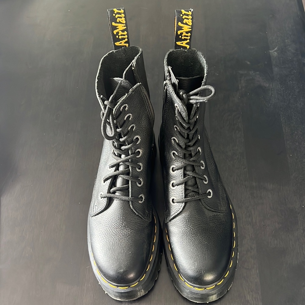 Dr Marten Jadon III Black Men’s 8/women’s 9.